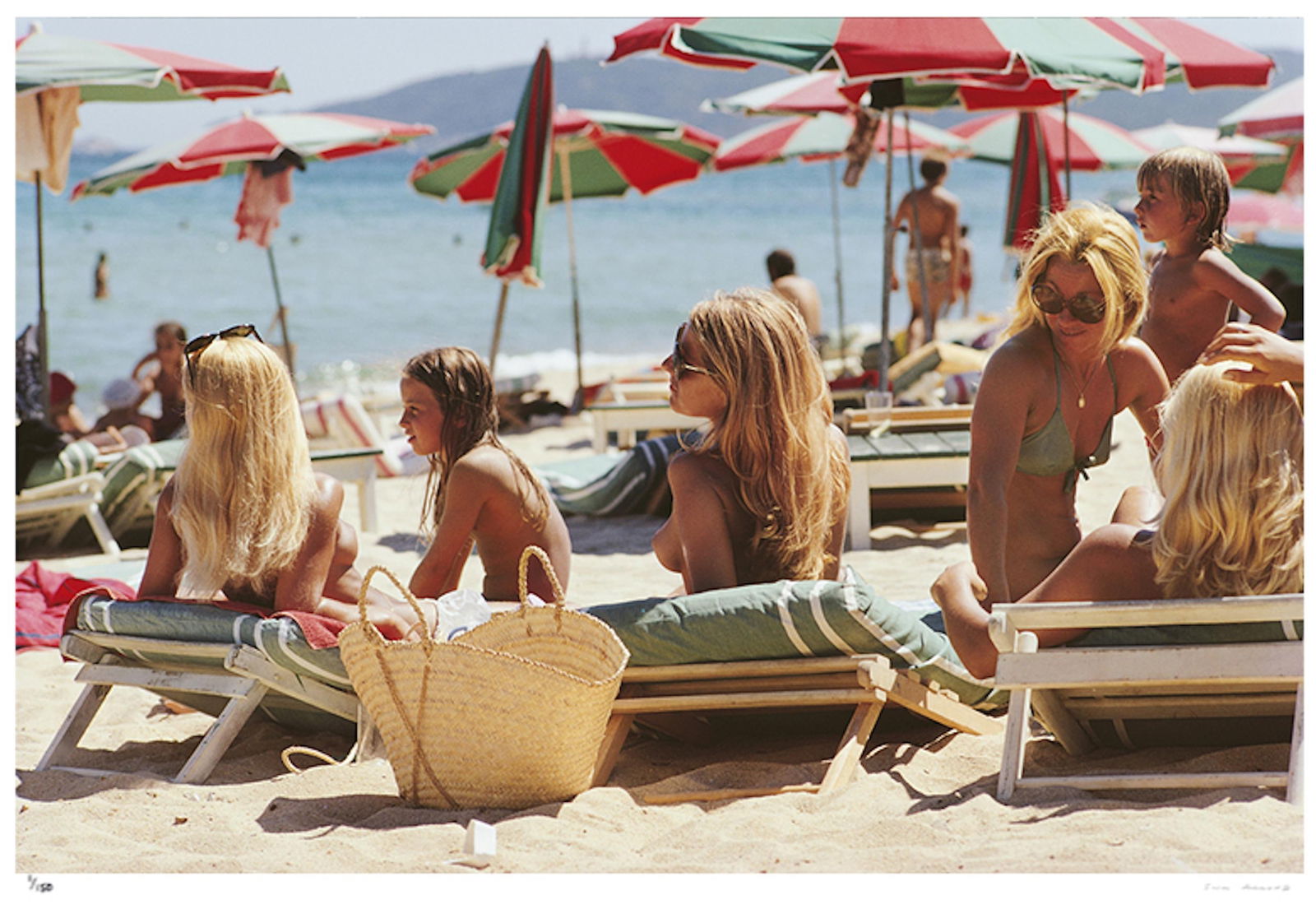 Saint-Tropez Beach 1971- Slim Aarons Estate Stamped: 1971 (printed later) - 7