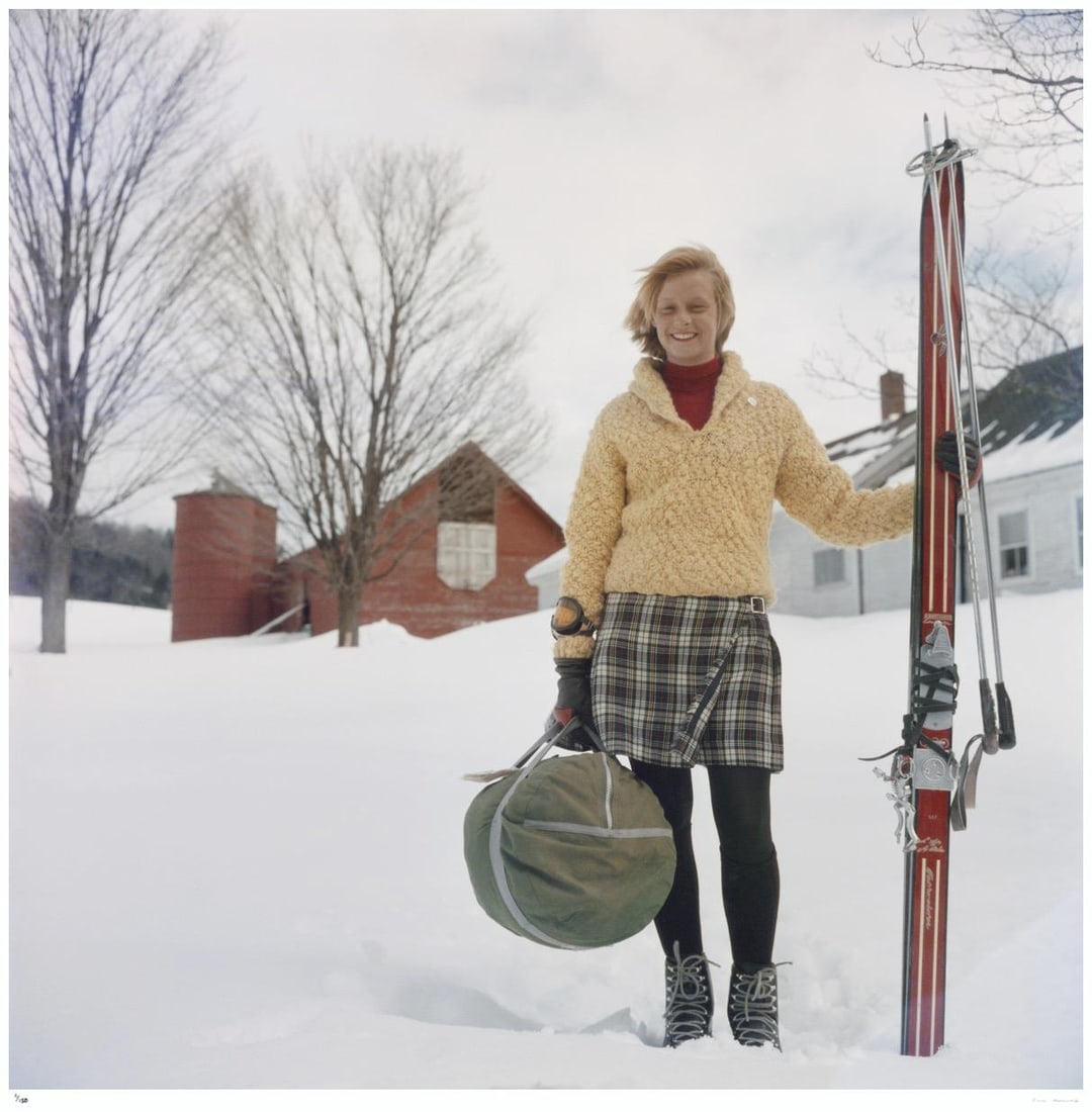 Skiing Waitress 1960 - Slim Aarons Estate Stamped Edition: 1960 (printed later) (1 of 20)