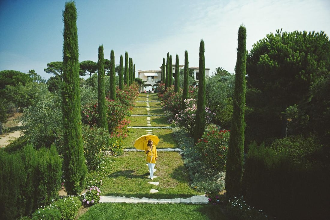 Slim Aarons 'Les Sophores' 1977 Official Limited Estate Edition: 1977 (Printed Later) (1 of 20)