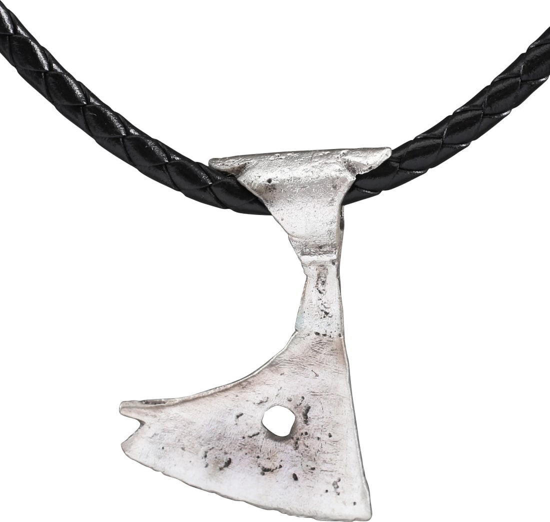FINE VIKING VOTIVE AXE NECKLACE, C.850-1050 AD - 2