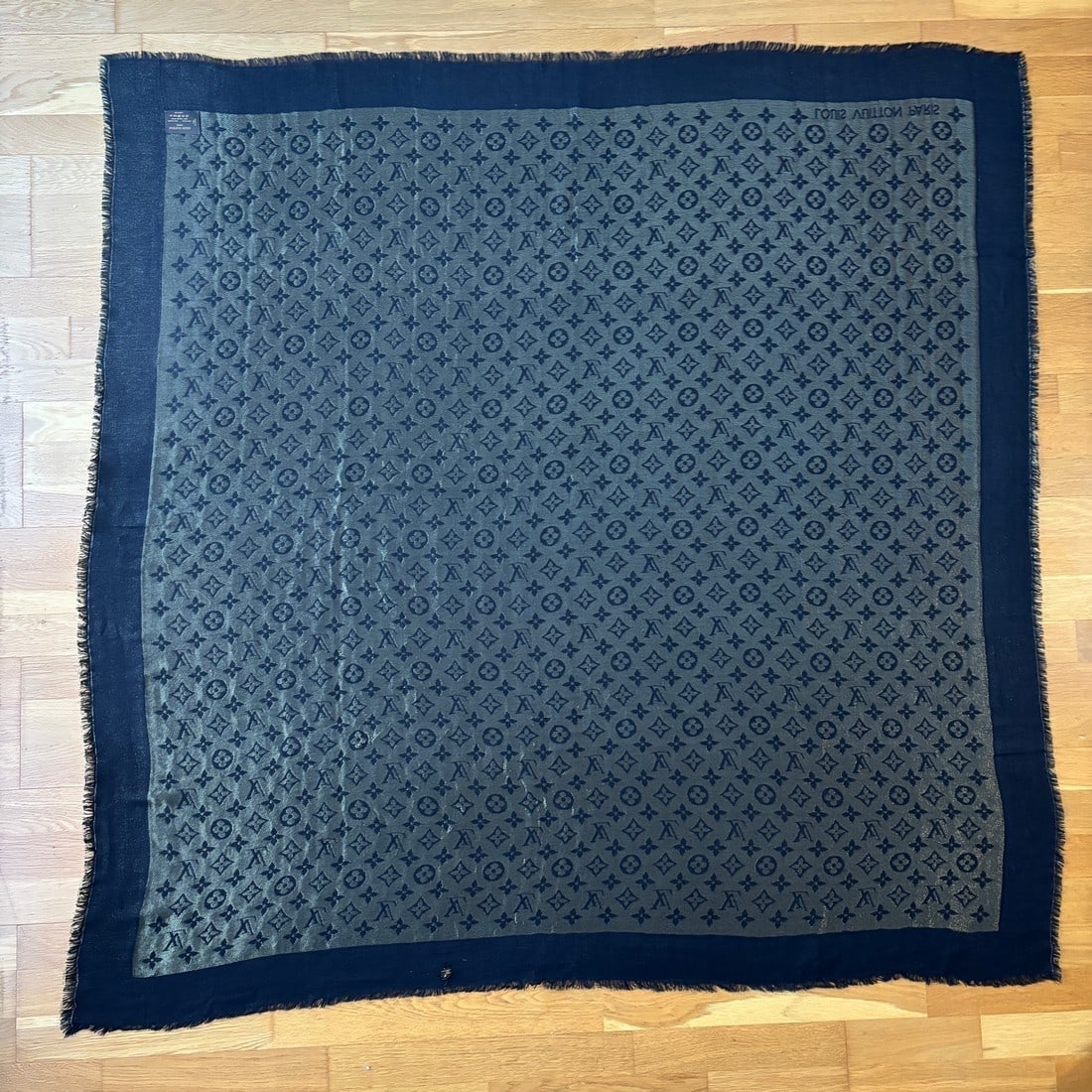 Louis Vuitton Black & Gold 60% Silk 40% Wool Large Shawl - 16