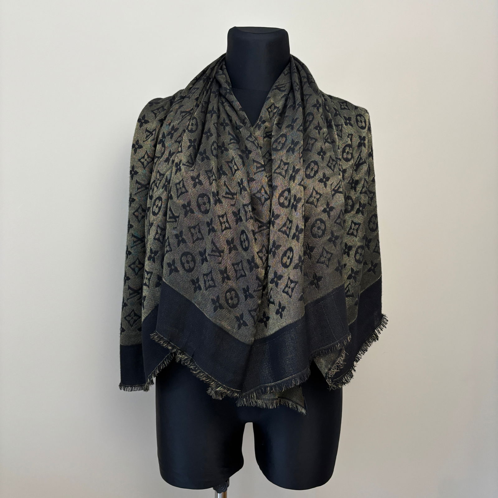 Louis Vuitton Black & Gold 60% Silk 40% Wool Large Shawl - 2