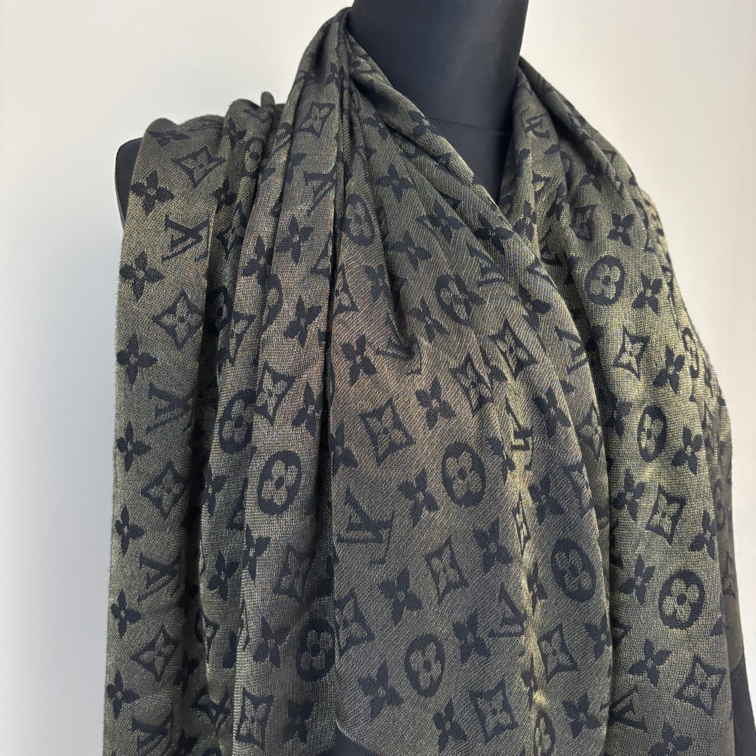 Louis Vuitton Black & Gold 60% Silk 40% Wool Large Shawl - 3