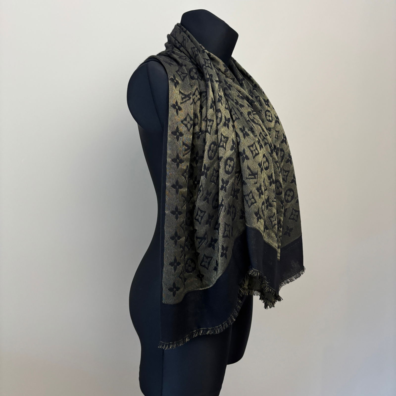 Louis Vuitton Black & Gold 60% Silk 40% Wool Large Shawl - 4