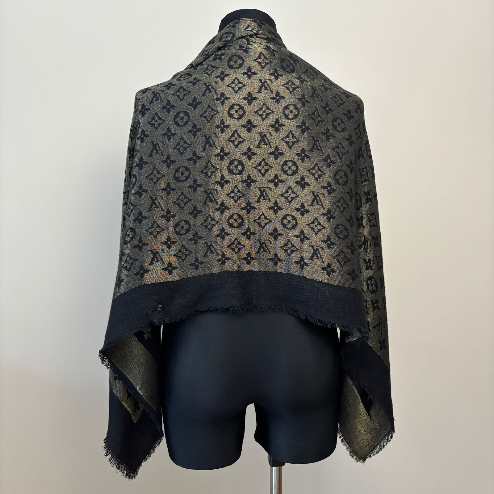 Louis Vuitton Black & Gold 60% Silk 40% Wool Large Shawl - 5