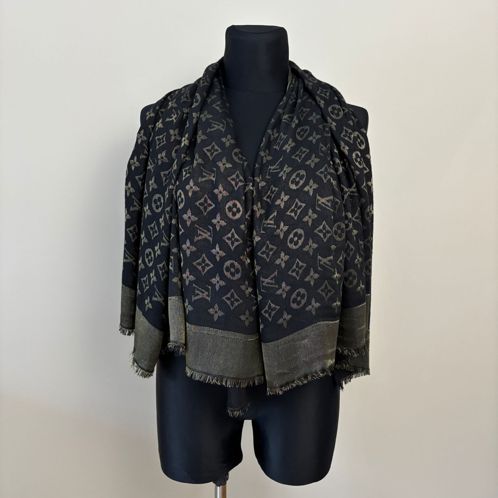 Louis Vuitton Black & Gold 60% Silk 40% Wool Large Shawl - 6