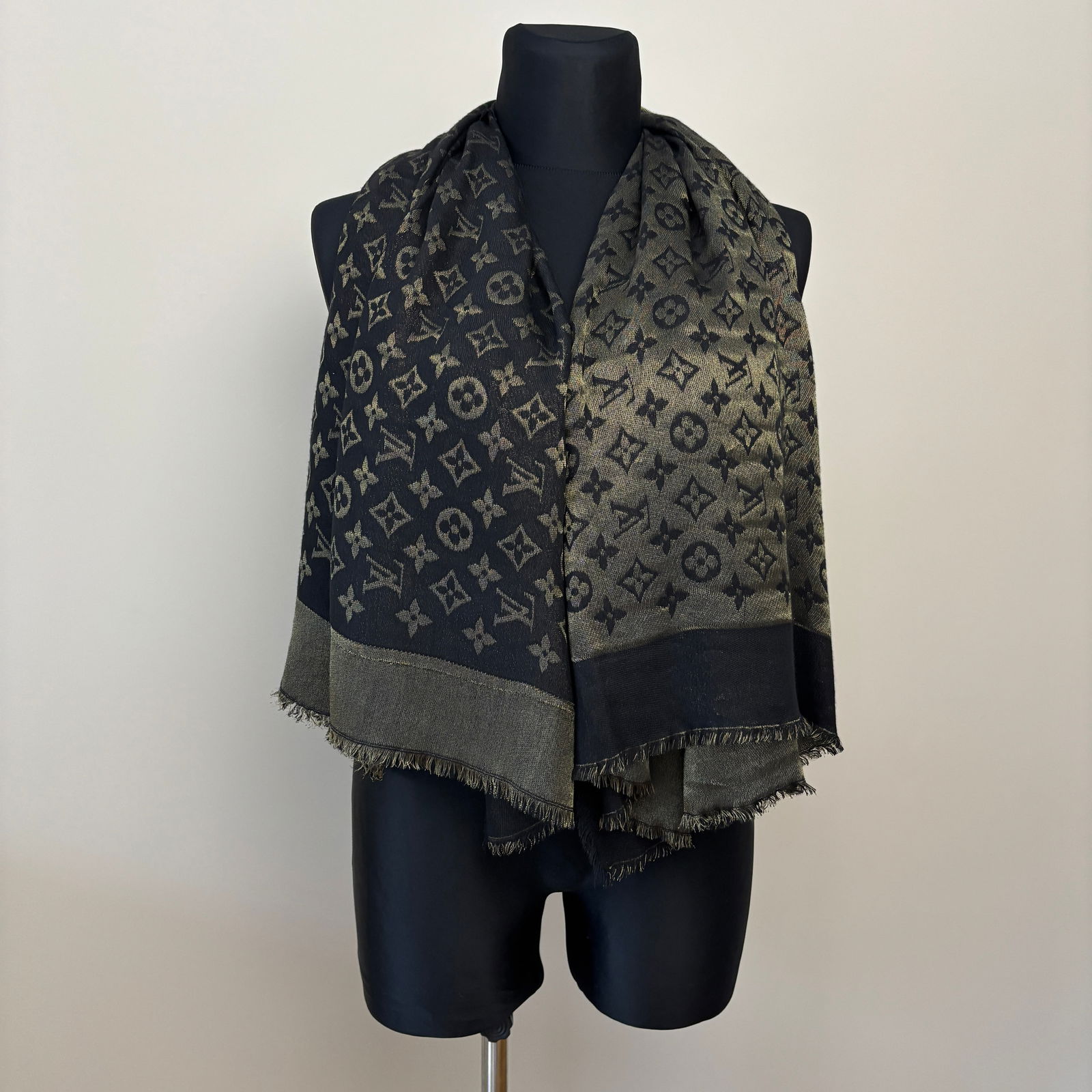 Louis Vuitton Black & Gold 60% Silk 40% Wool Large Shawl - 7