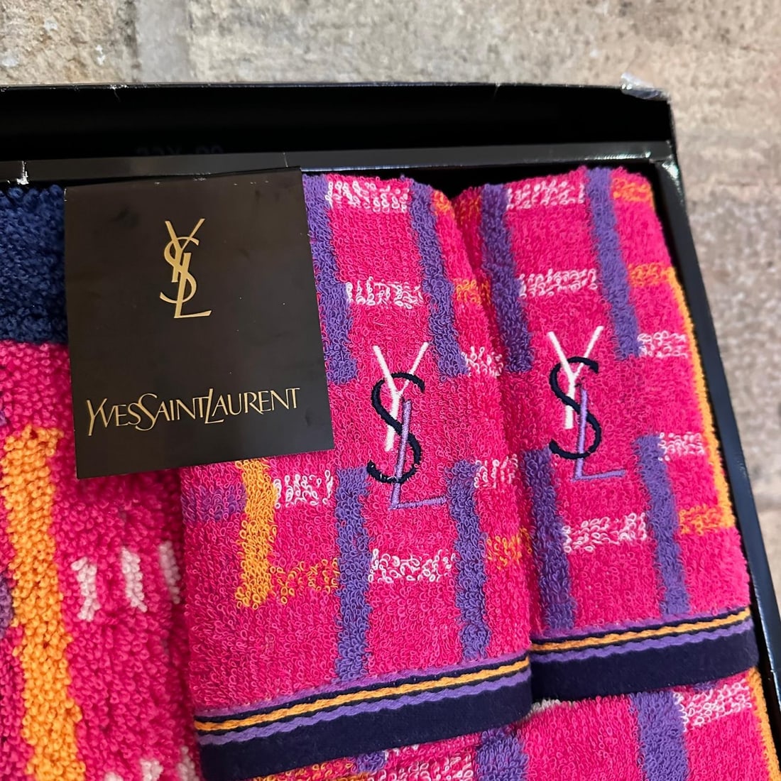 YVES SAINT LAURENT "Bathroom Set" Rug/2 Guest Towels/1 Face Towel - 3