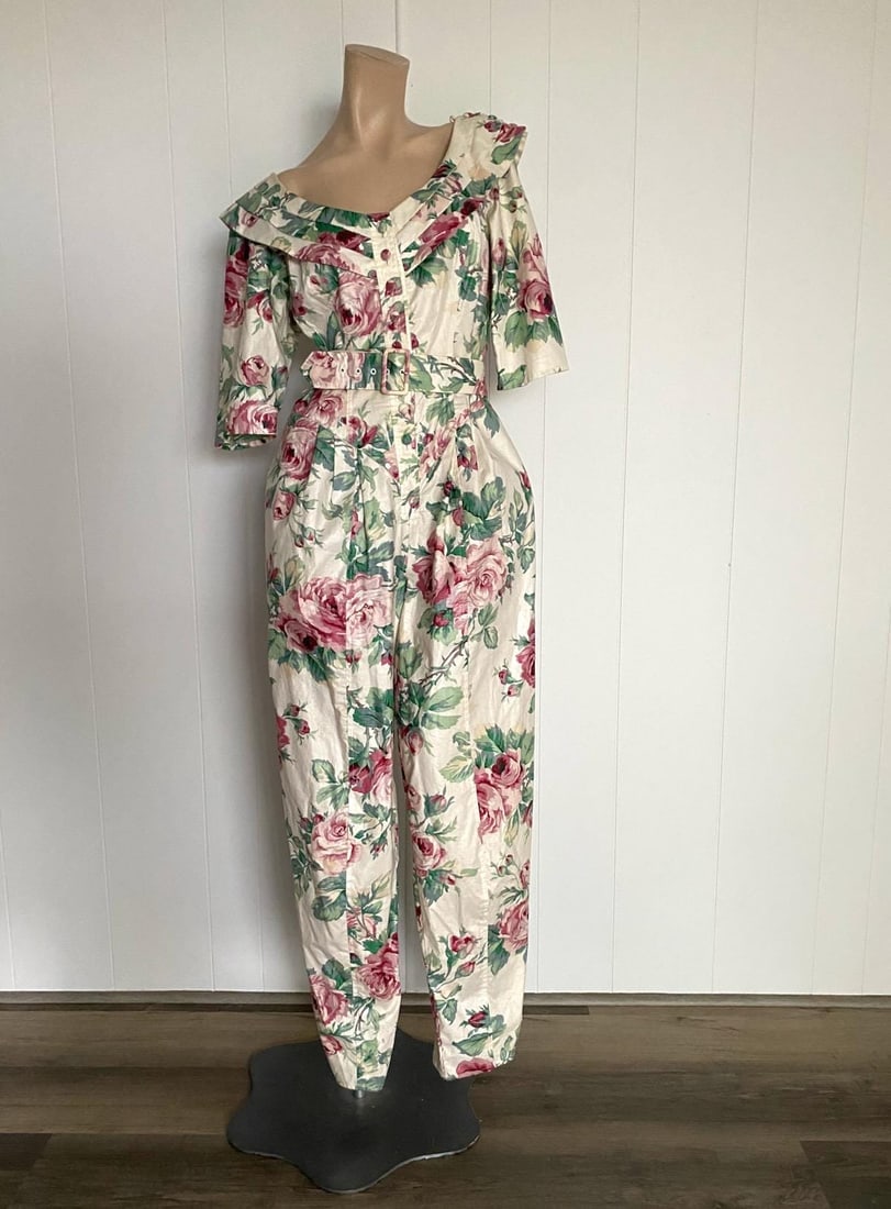 Vintage 1980s Floral Print Jumpsuit Karen Alexander Sz M L: Vintage from the 1980s Size: L US women's letter Materials: Cotton Pastel pink and green Off white background Cotton, polished Big shawl collar No shoulder pads (removed by previous owner?) Small