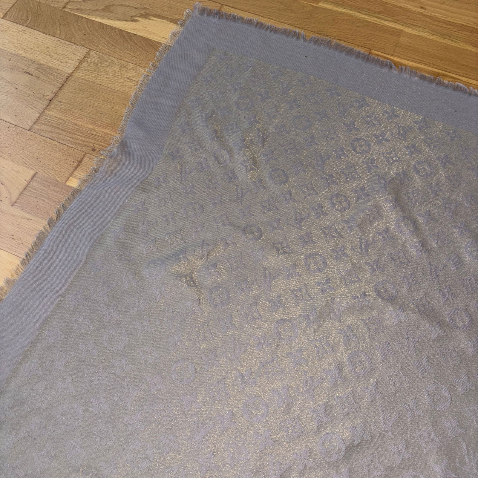 Louis Vuitton Grey & Gold 55% Silk 45% Wool Large Shawl - 11