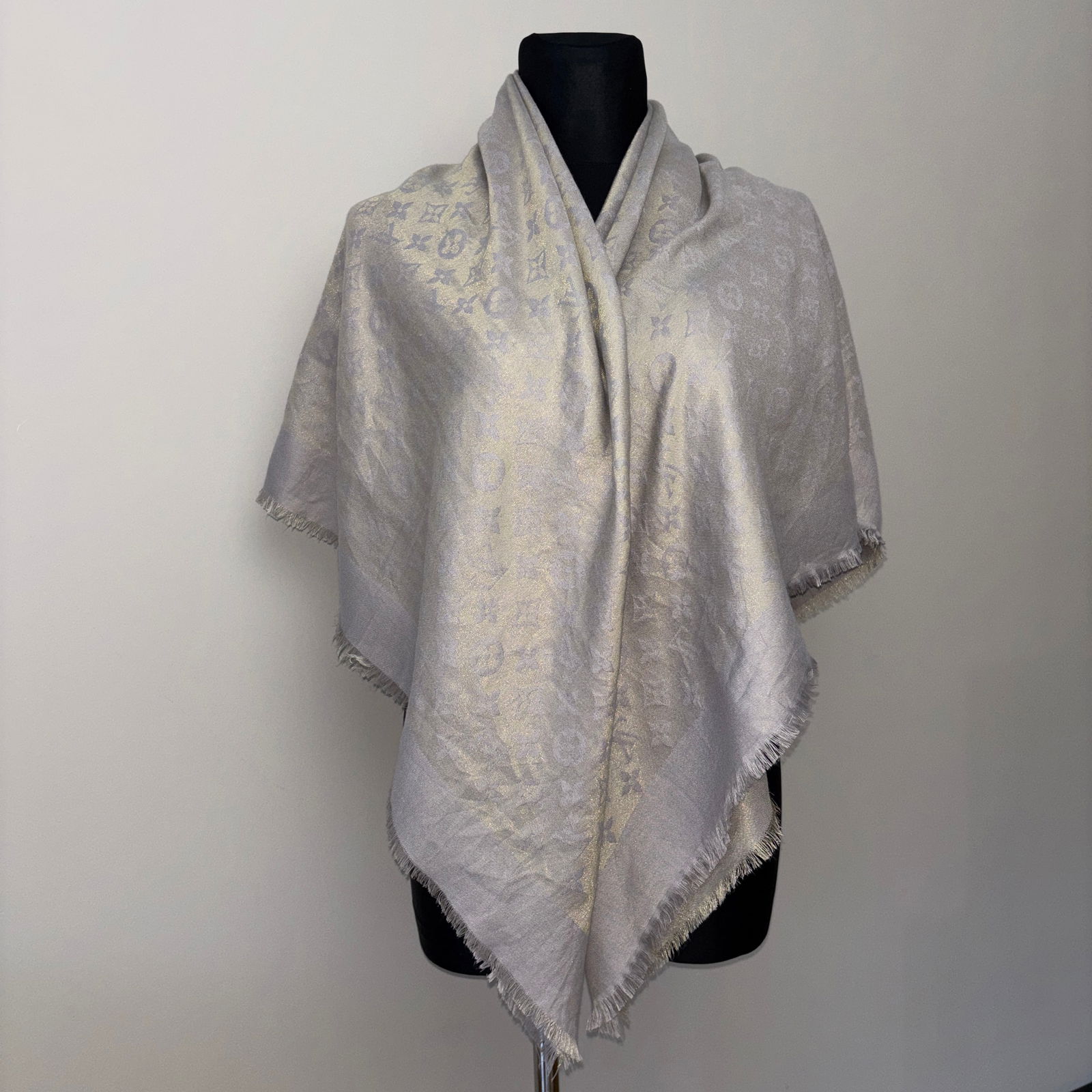 Louis Vuitton Grey & Gold 55% Silk 45% Wool Large Shawl - 2