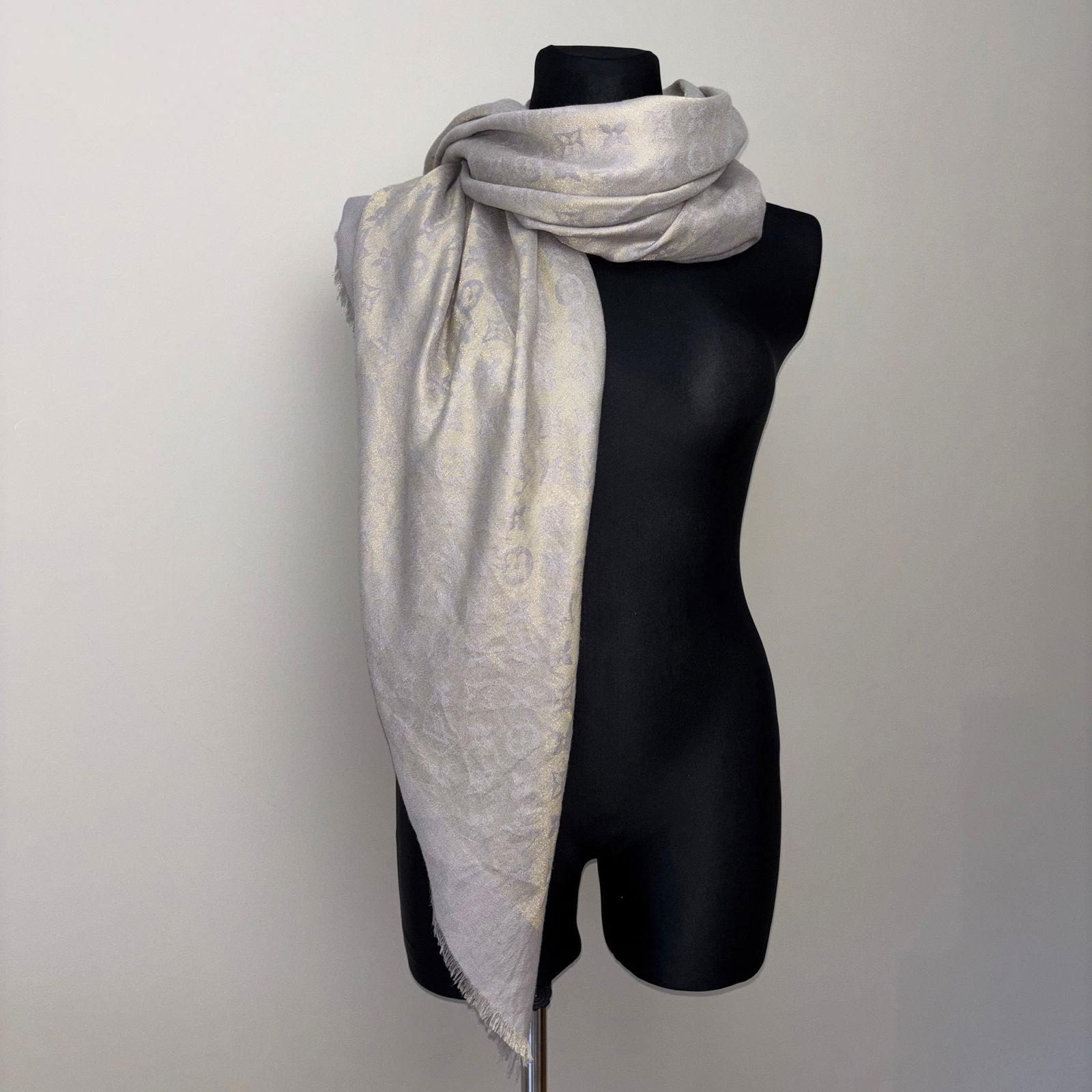 Louis Vuitton Grey & Gold 55% Silk 45% Wool Large Shawl - 3