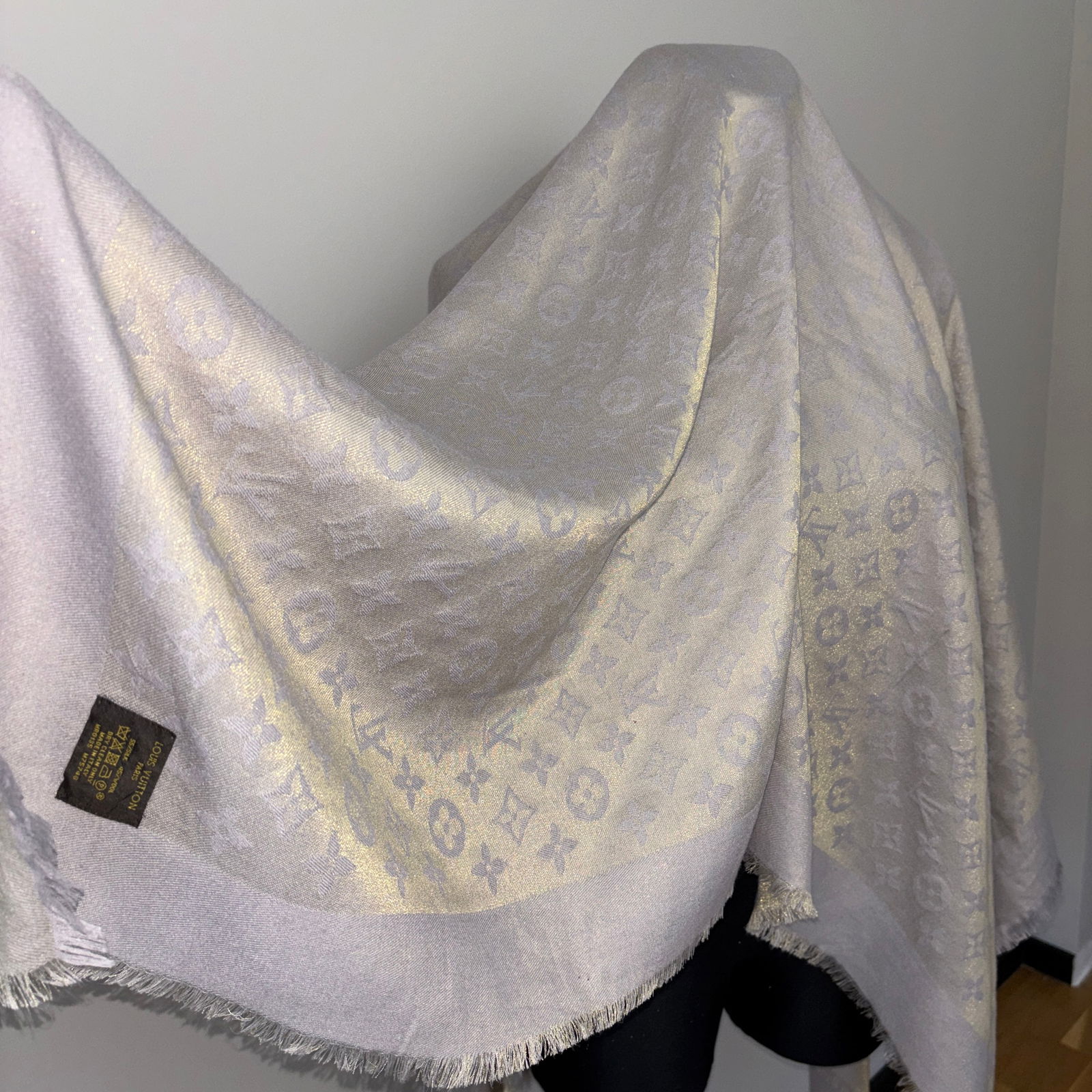 Louis Vuitton Grey & Gold 55% Silk 45% Wool Large Shawl - 6