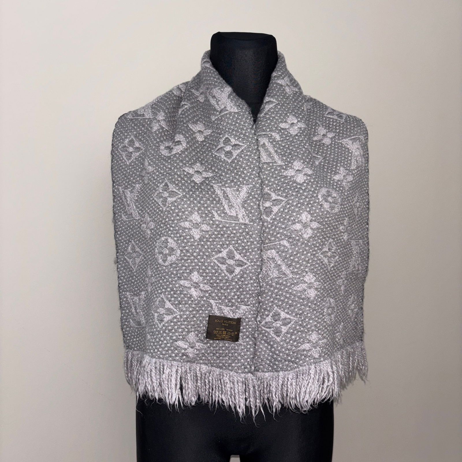 Louis Vuitton Grey Thick Wool & Silk Scarf (Shrunk) (1 of 10)