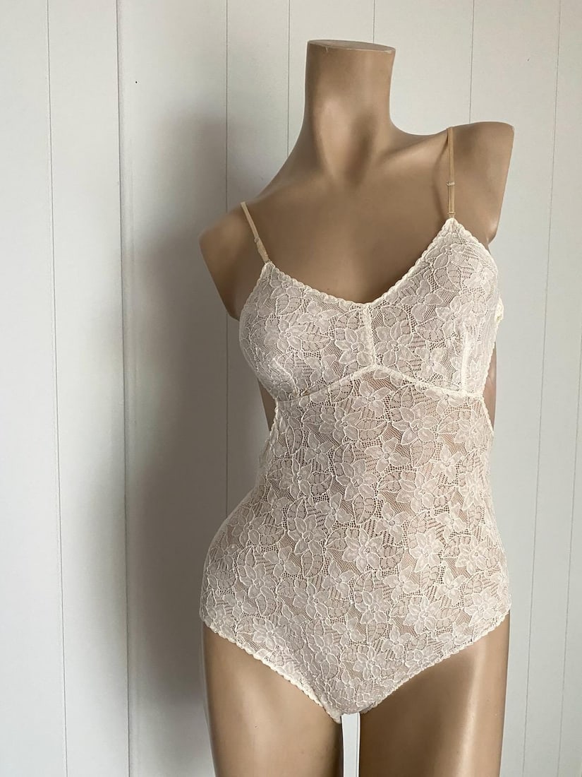Vintage 1960s White Lace Body Suit Dancette Sz xS S: Vintage from the 1960s Size: XS US women's letter Materials: Lace White Lace Cut out sides Backless Skinny, adjustable straps Buttons at crotch Full booty coverage Nylon blend fabric Stretchy Perfect