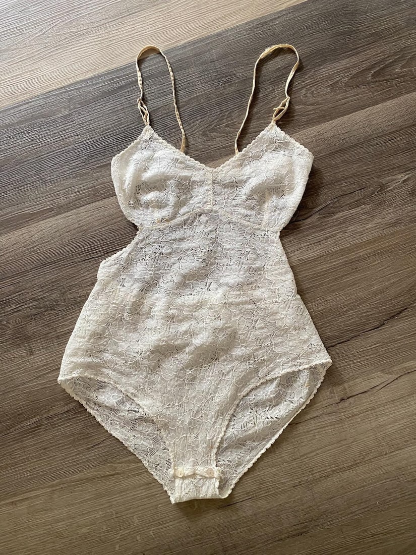 Vintage 1960s White Lace Body Suit Dancette Sz xS S - 4
