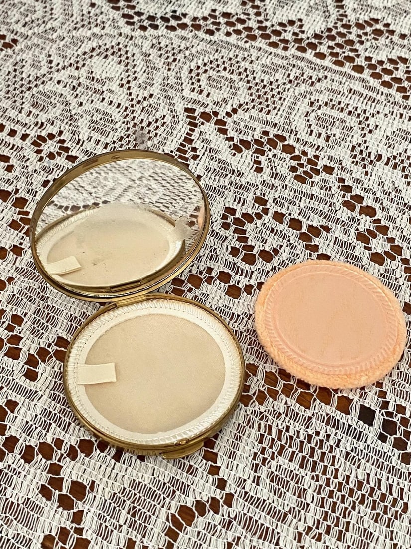Vintage 1950s Powder Compact Faux MOP + Rhinestones - 7