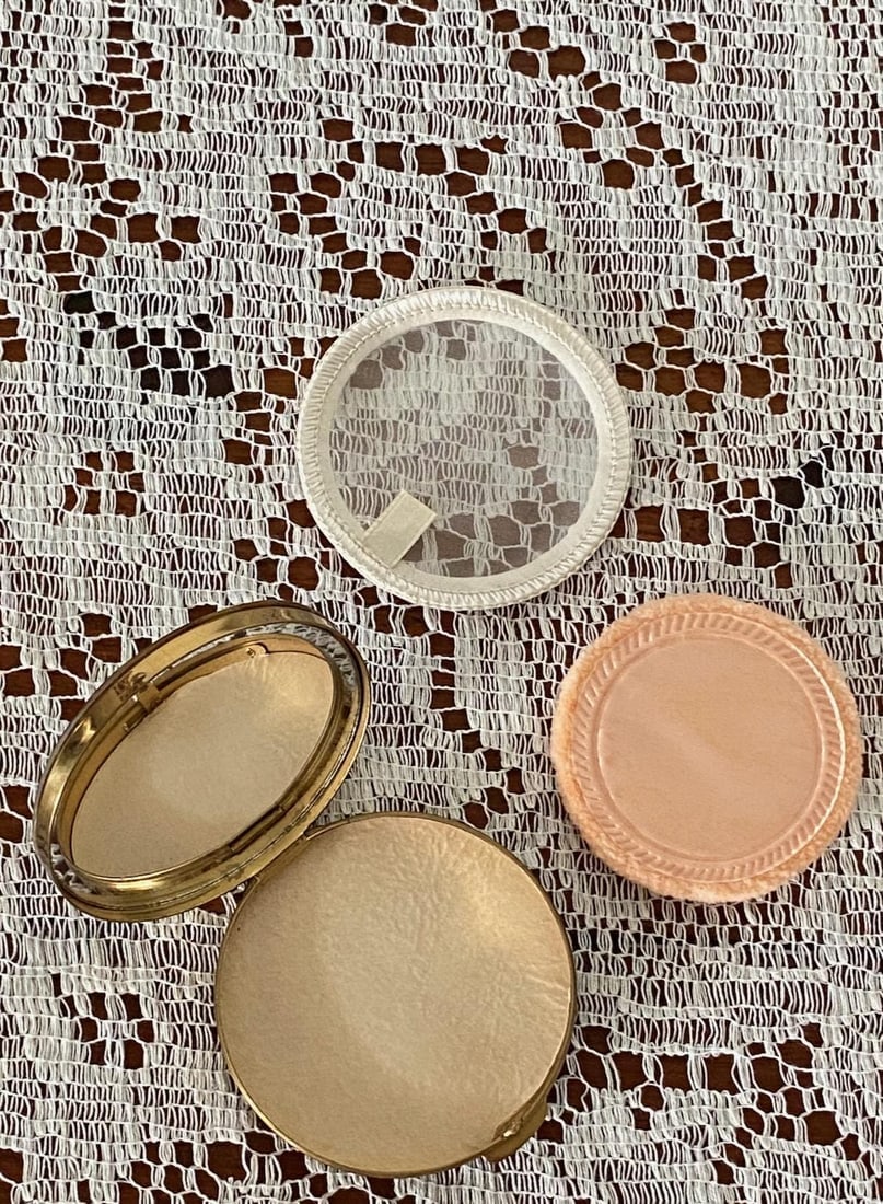 Vintage 1950s Powder Compact Faux MOP + Rhinestones - 8