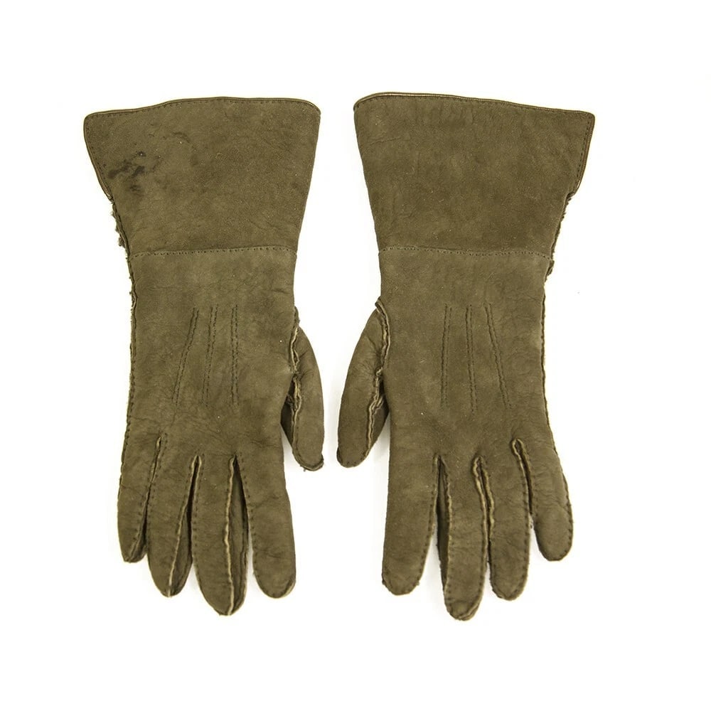 Chanel khaki green suede leather and lambskin fur gloves with CC button size 7 (1 of 8)