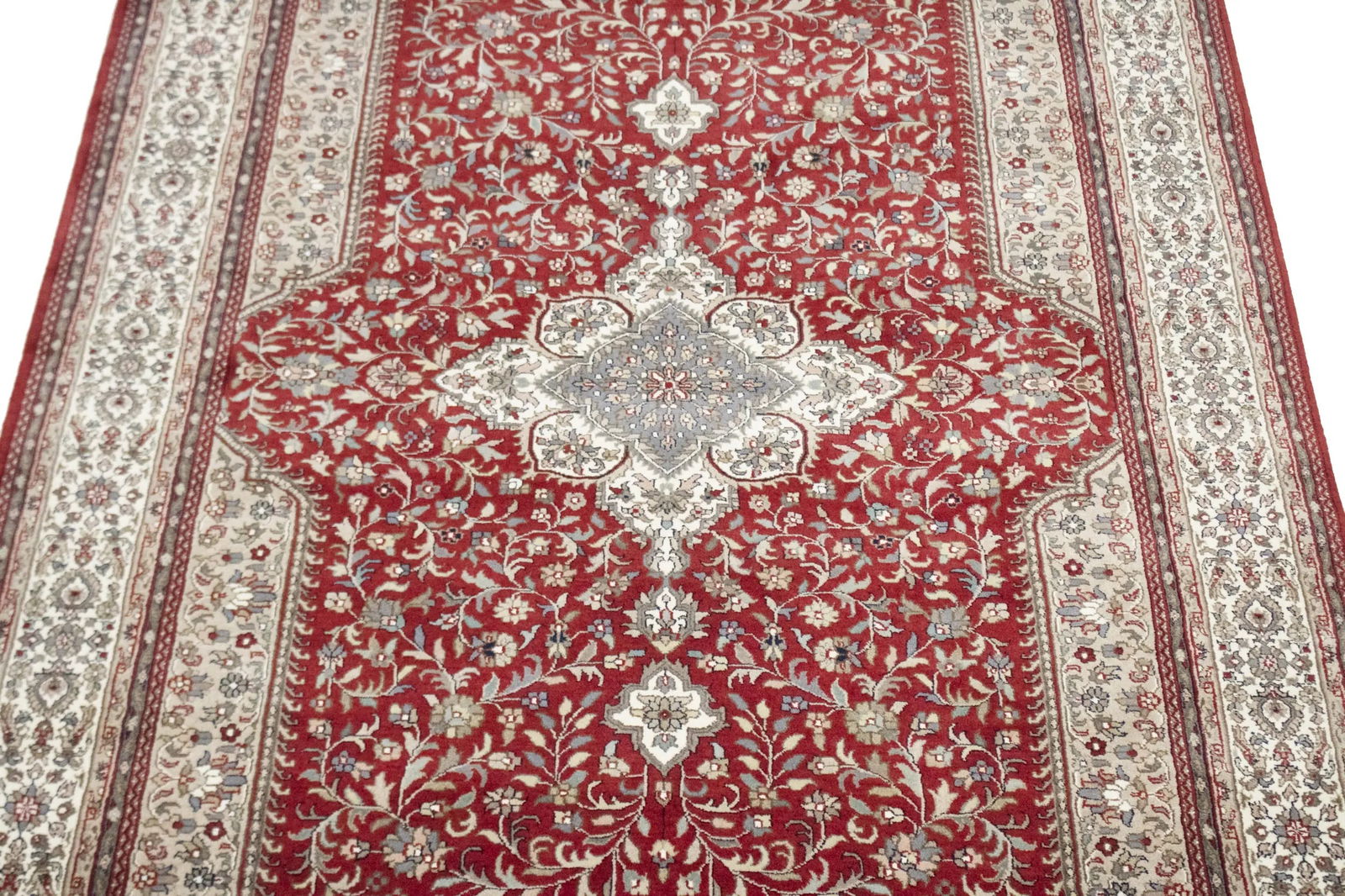 Red Floral Classic 6'5X9'9 Indo-Kashan Oriental Rug - 4