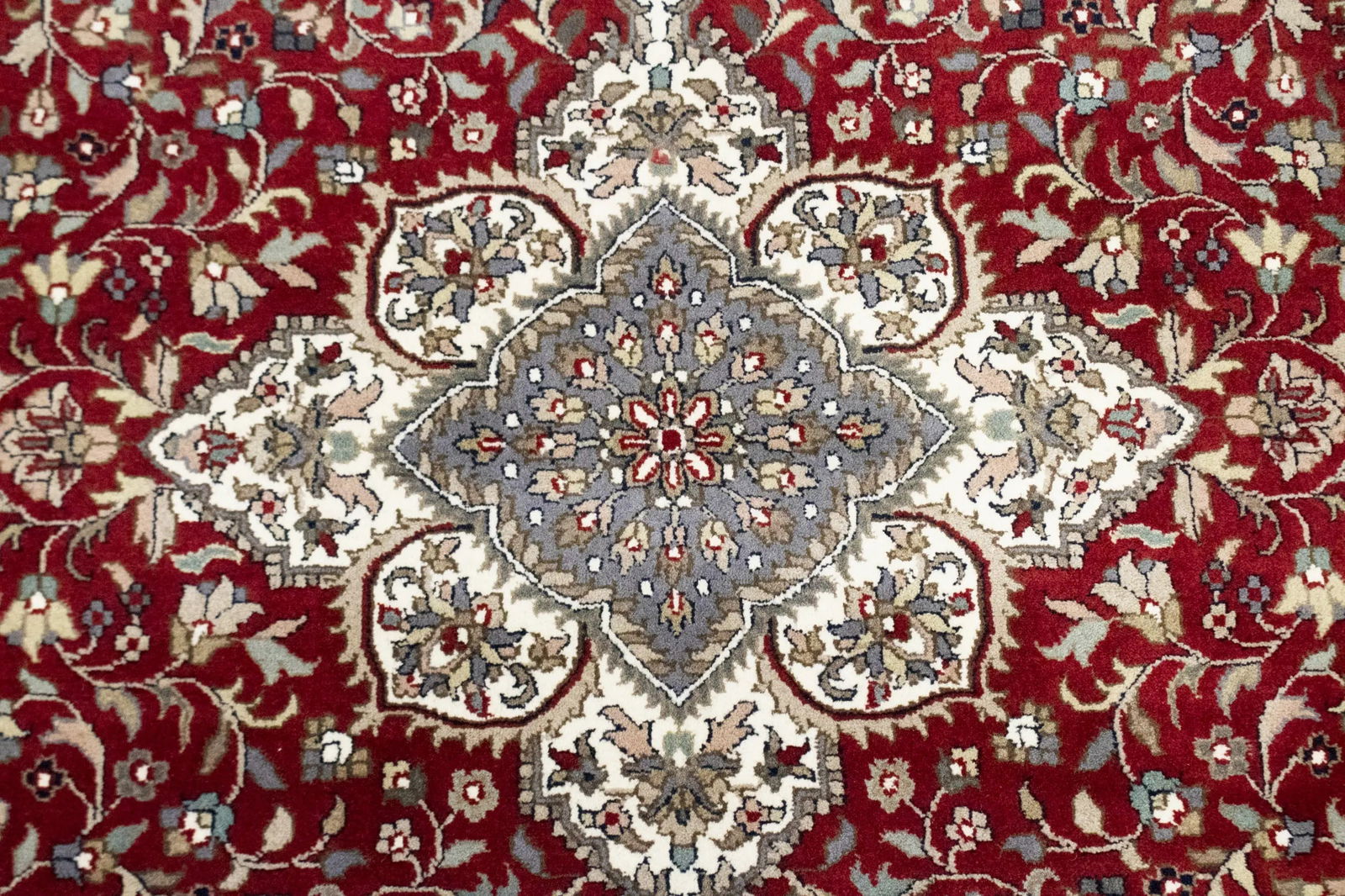 Red Floral Classic 6'5X9'9 Indo-Kashan Oriental Rug - 8