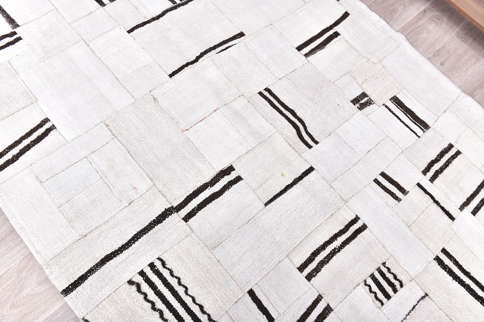 4'11'' x 6'6'' Turkish Hemp Patchwork Rug - 240057 - 4