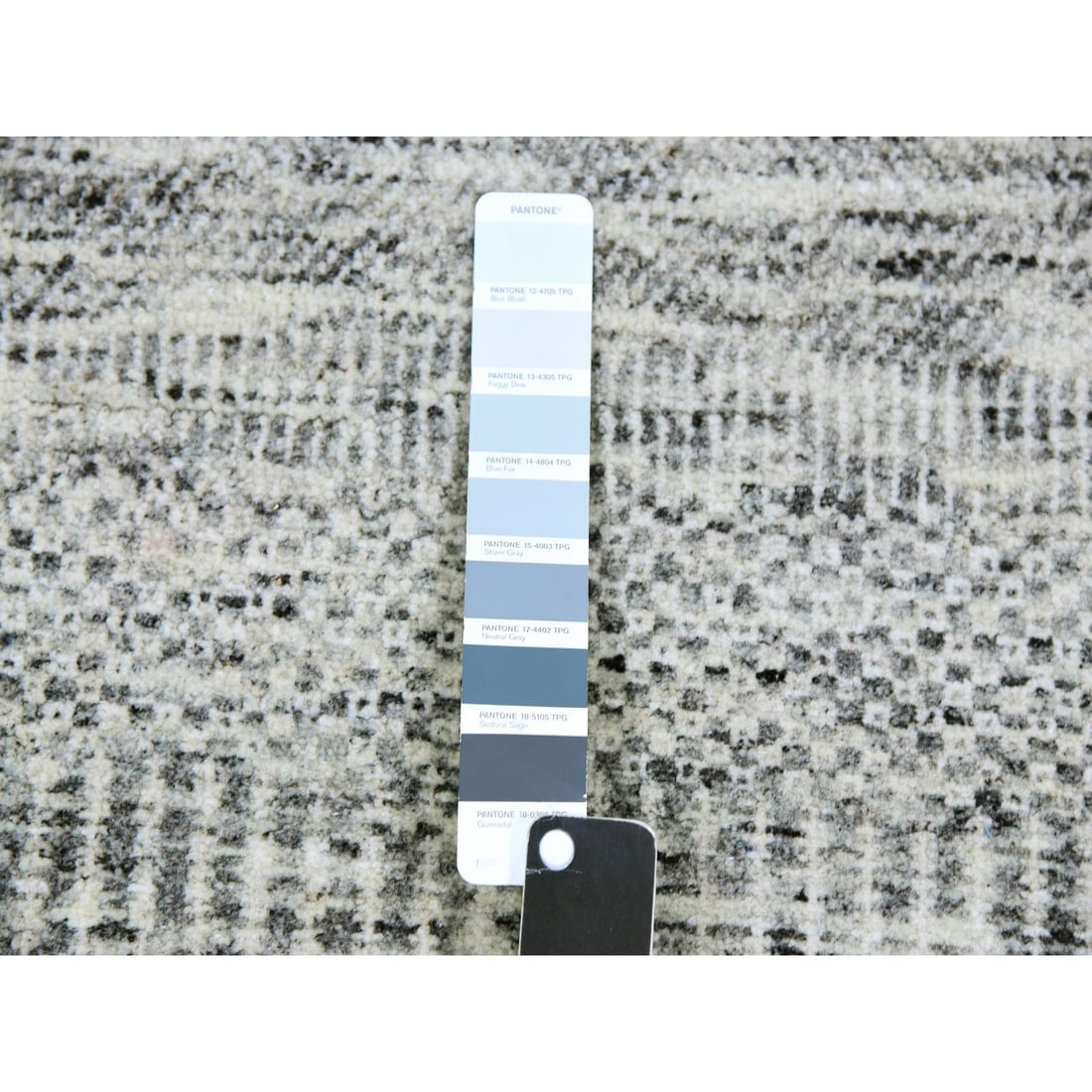 Platinum Gray Modern Grass Design Pure Undyed Wool Hand Knotted Rug - 4