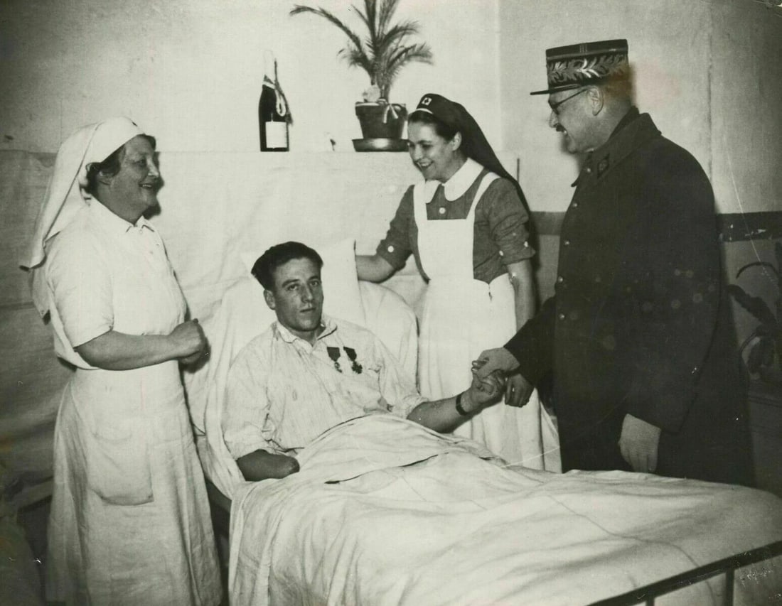 Photographs FRANCE PRESSE - Decorated Wounded WWII 24.02.1940 Vintage (1 of 9)