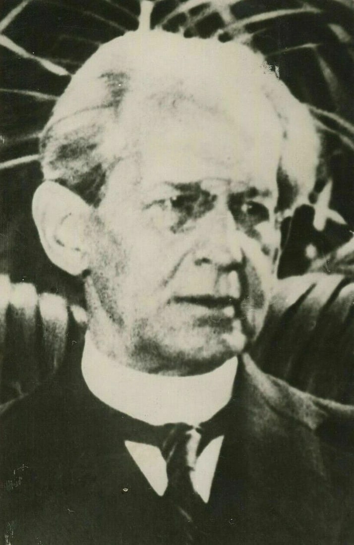 Vintage Photography KEYSTONE VIEW Arno Holz for Nobel Prize in Literature c 1930 (1 of 9)