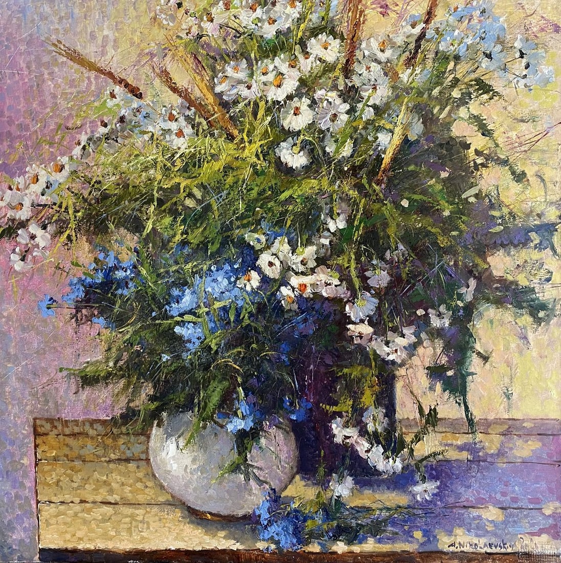 Oil painting Bouquet of daisies A. Nikolaevsky: Title: Oil painting Bouquet of daisies A. Nikolaevsky Description: Verne 325 *** ABOUT THIS PAINTING *** * TITLE: "Bouquet of daisies" * ARTIST: A. Nikolaevsky * SIZE: 70x70 cm/'27.55x27.55 inches' *