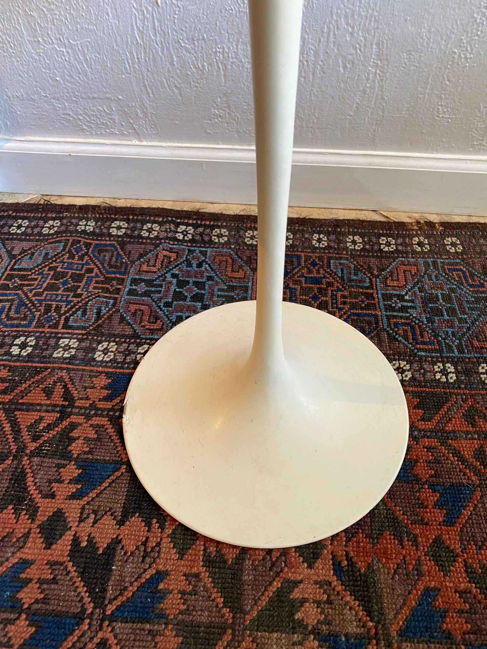 1960s Vintage Knoll Style White Marble Top Eero Saarinen Style Oval Tulip Side Table - 4