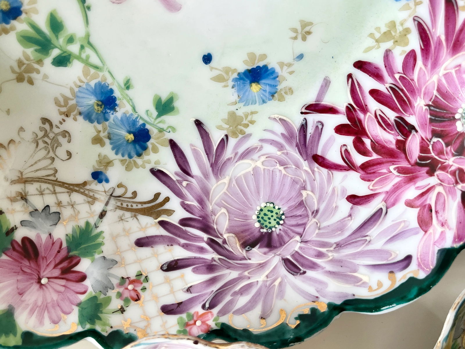Early 20th Century European Hand-Painted Chrysanthemum Motif Porcelain Serving Bowl With 5 Dessert B - 5