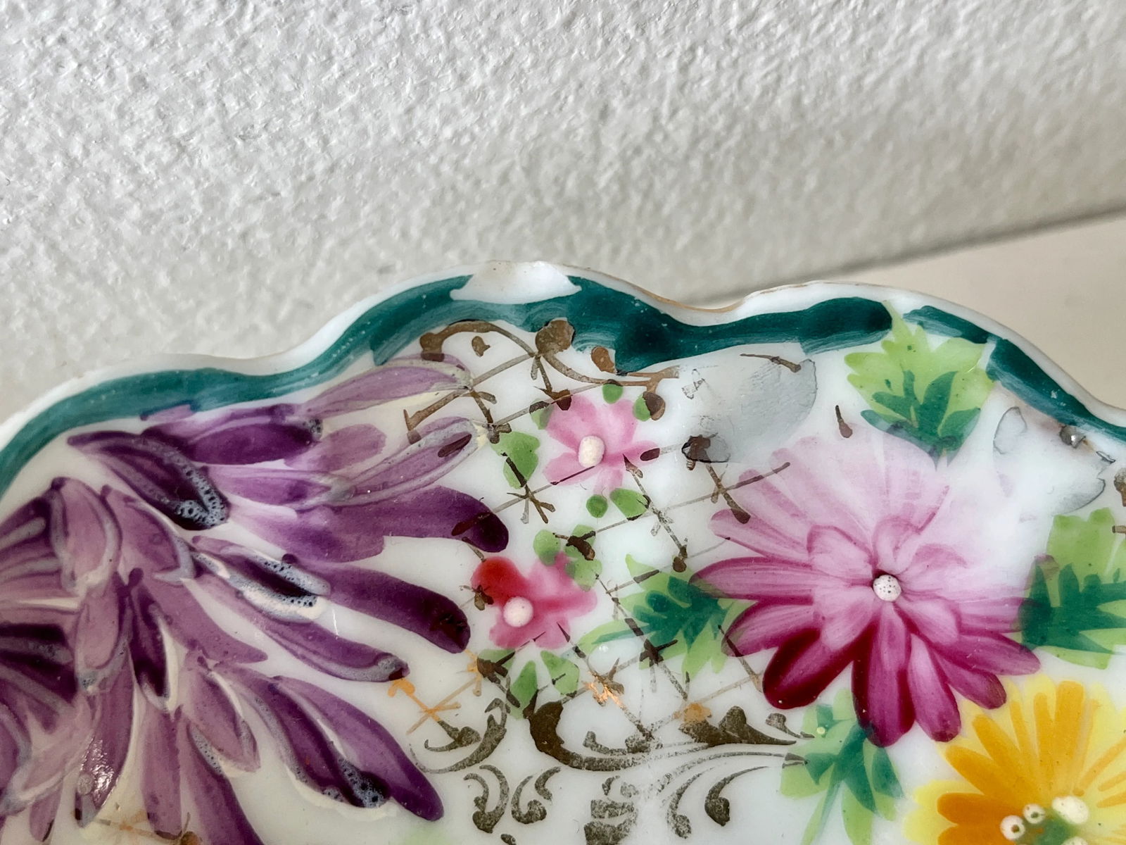 Early 20th Century European Hand-Painted Chrysanthemum Motif Porcelain Serving Bowl With 5 Dessert B - 6