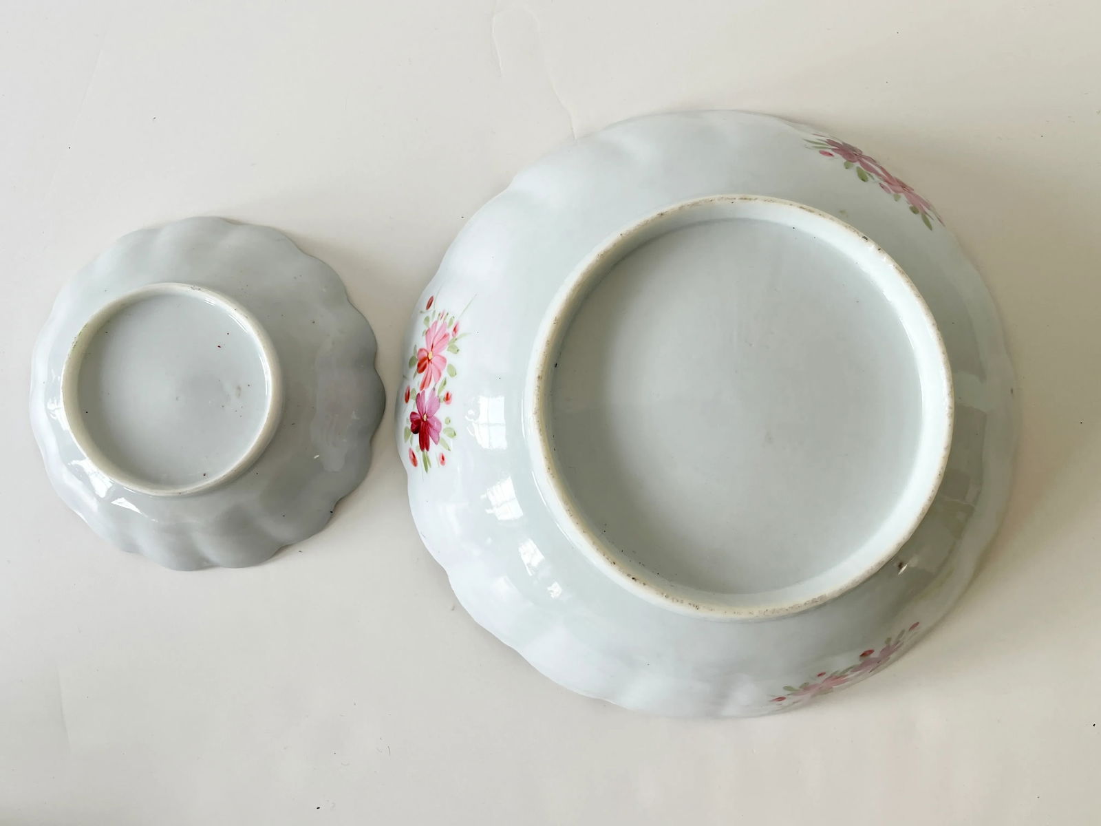 Early 20th Century European Hand-Painted Chrysanthemum Motif Porcelain Serving Bowl With 5 Dessert B - 7