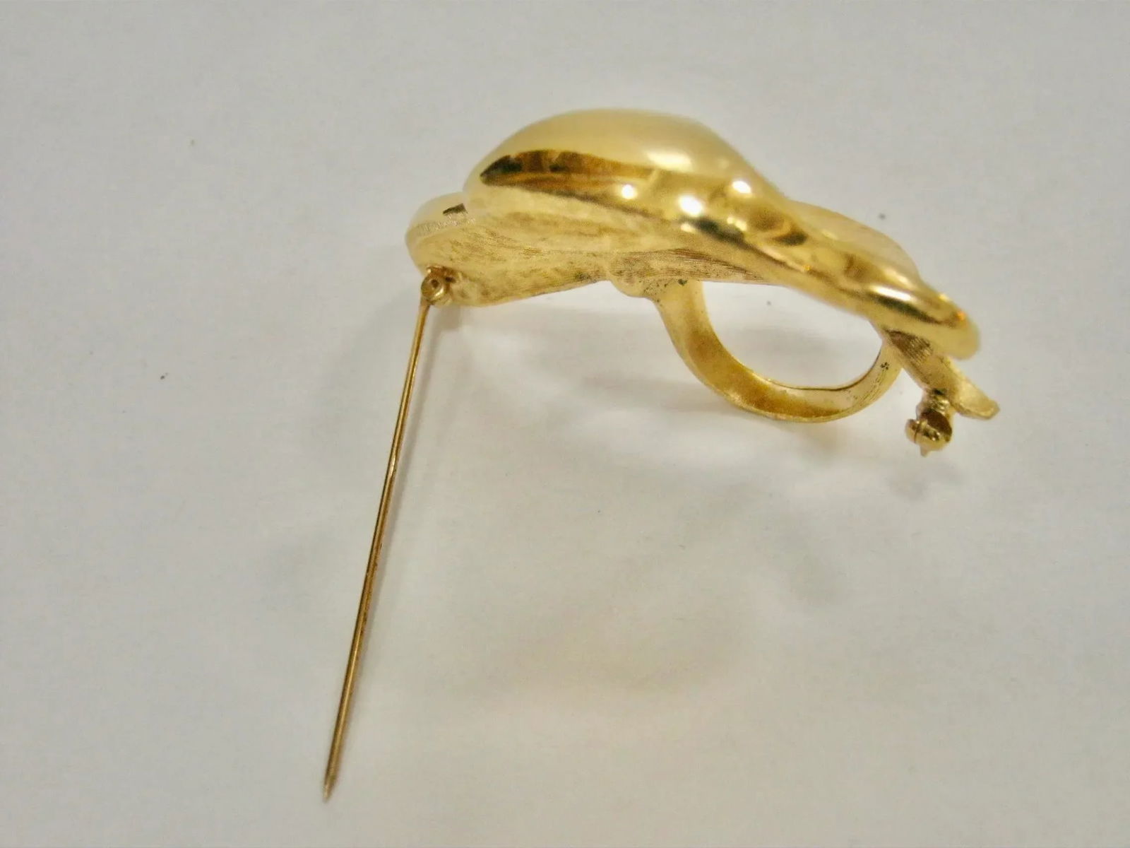 1970s Givenchy Vintage Gold Textured Leaf & Polished Gold Highlights Large Brooch - 5