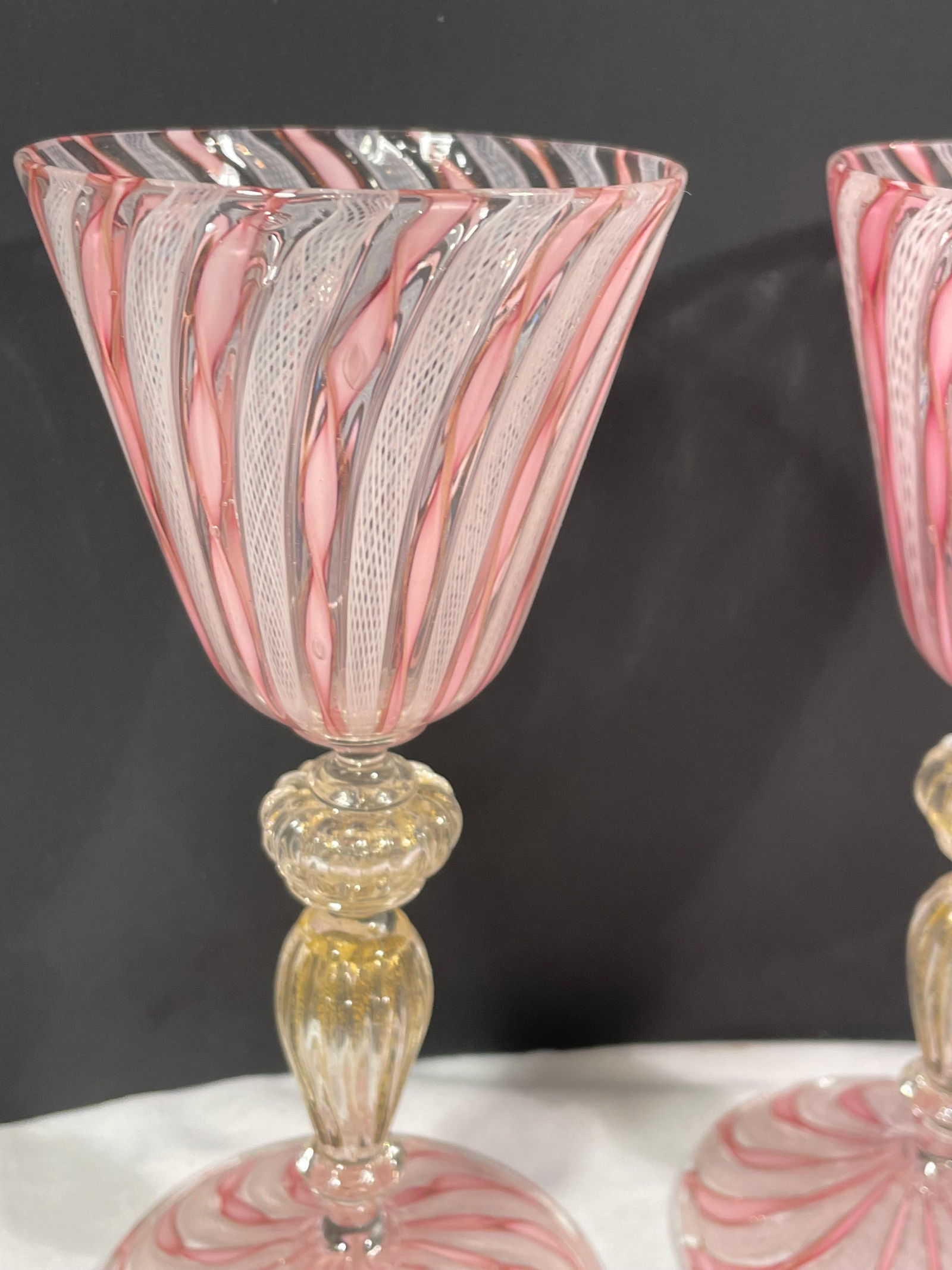 Set of 2 Zanfirico Salviati Murano Style Pink Ribbon Glass Gold Dust Wine Glasses - 2
