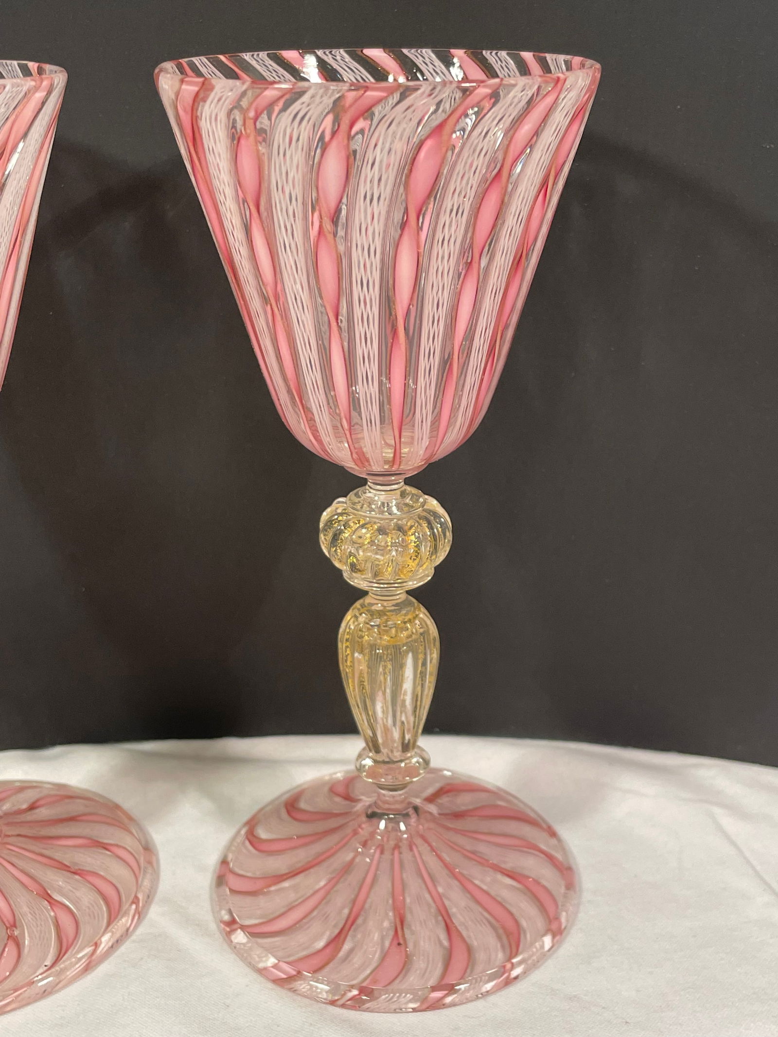 Set of 2 Zanfirico Salviati Murano Style Pink Ribbon Glass Gold Dust Wine Glasses - 4