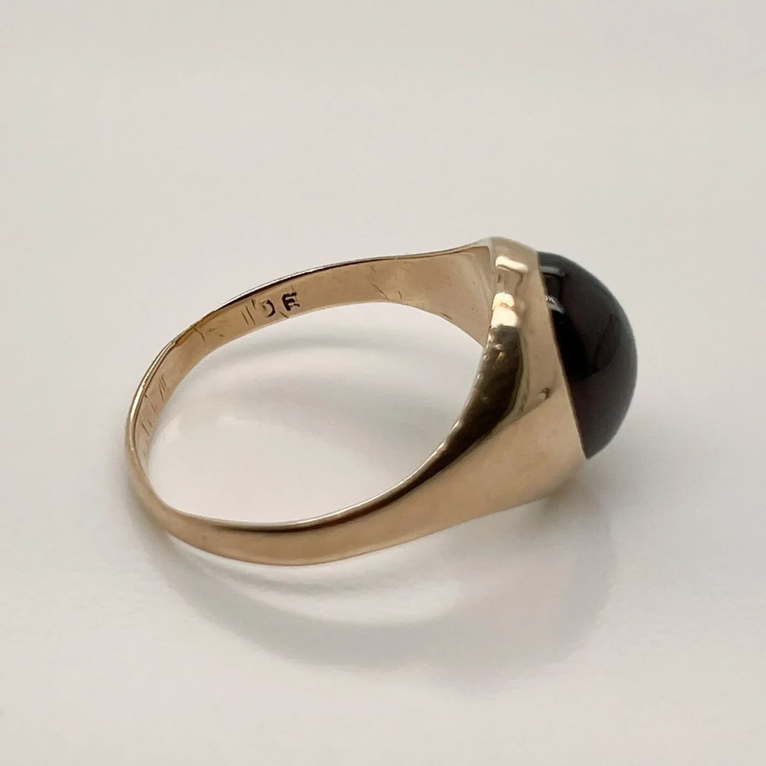 Vintage Antique 14 Karat Gold & Garnet Cabochon Signet Ring Size 10 - 10