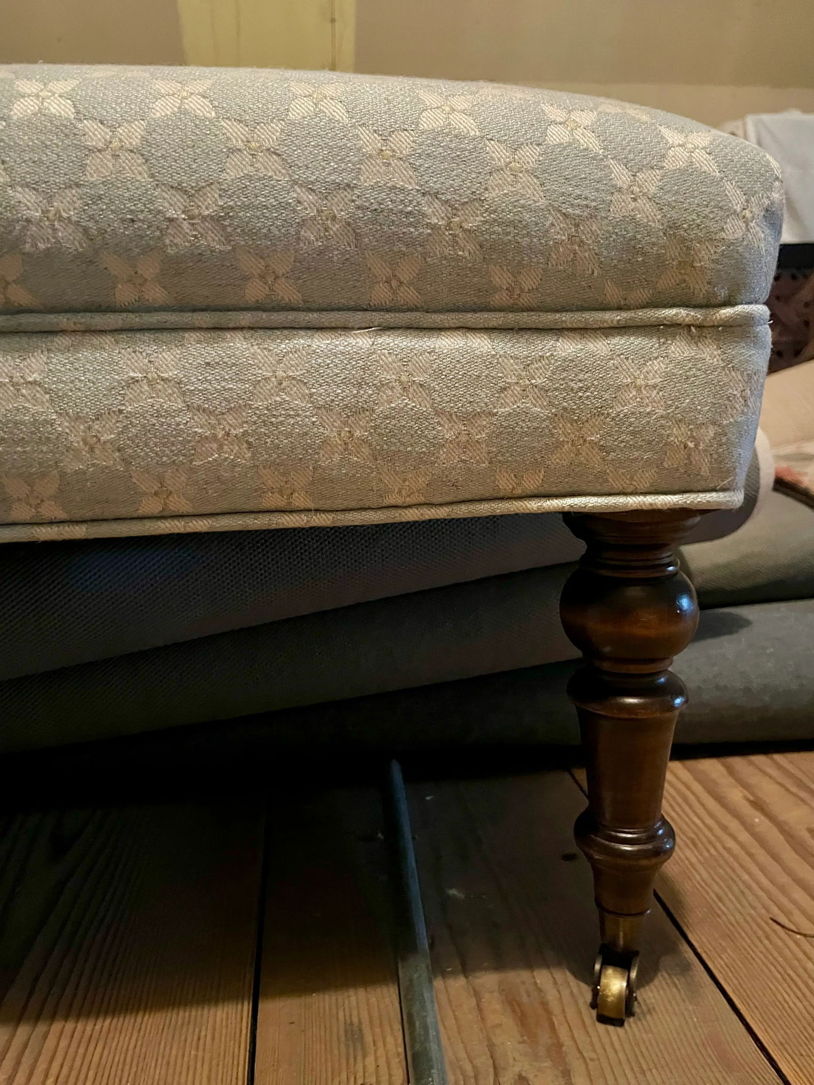 1990s Colefax & Fowler Fabric on Upholstered Ottoman with Turned Feet & Brass Casters - 8