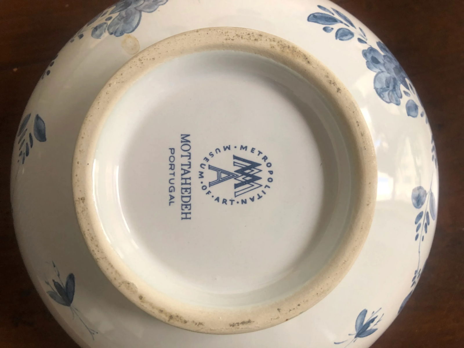 1980s Mottahedeh White and Blue Flower Holder - 3