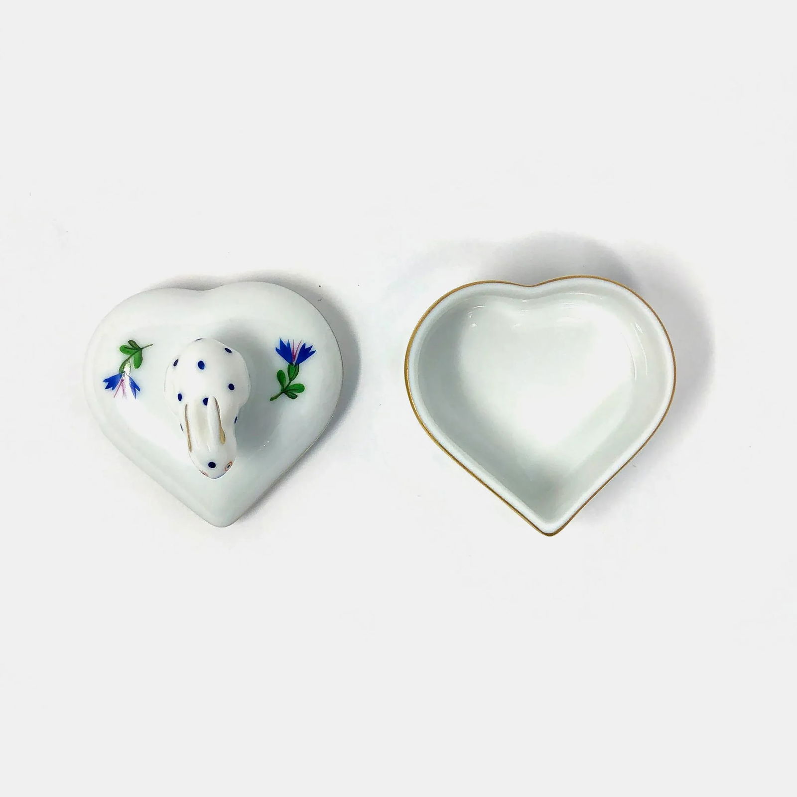 Late 20th Century Herend Heart Shaped Porcelain Trinket Box With Bunny Lid - 3