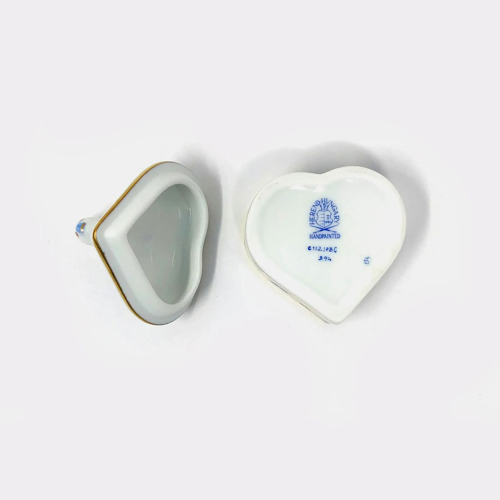 Late 20th Century Herend Heart Shaped Porcelain Trinket Box With Bunny Lid - 4