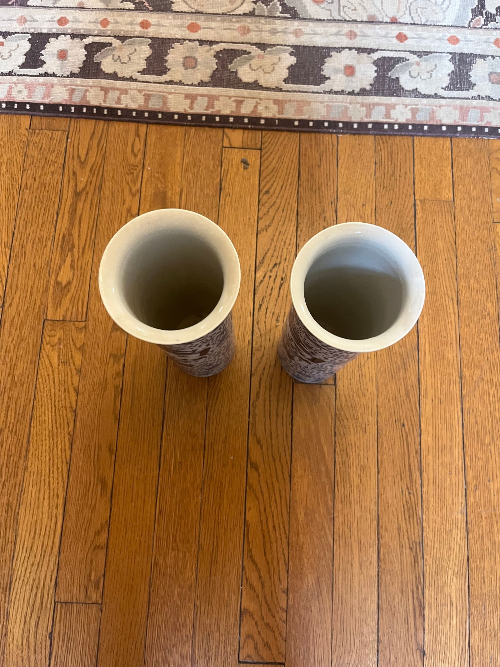 18th-Century Qing Chinese Blue and White Porcelain Cylinder Vases, a Pair - 3