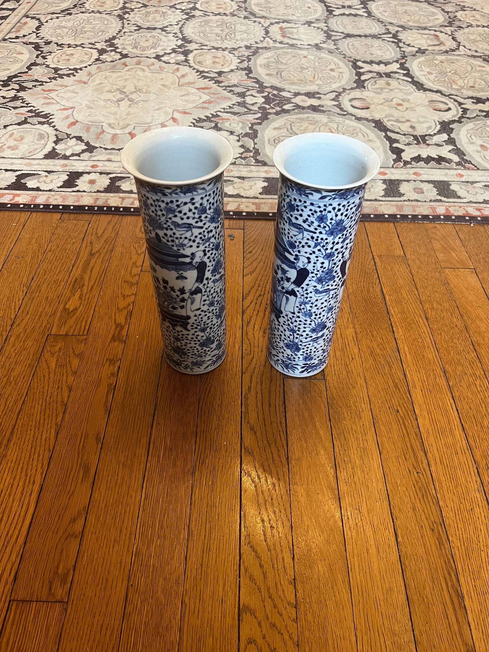18th-Century Qing Chinese Blue and White Porcelain Cylinder Vases, a Pair - 7
