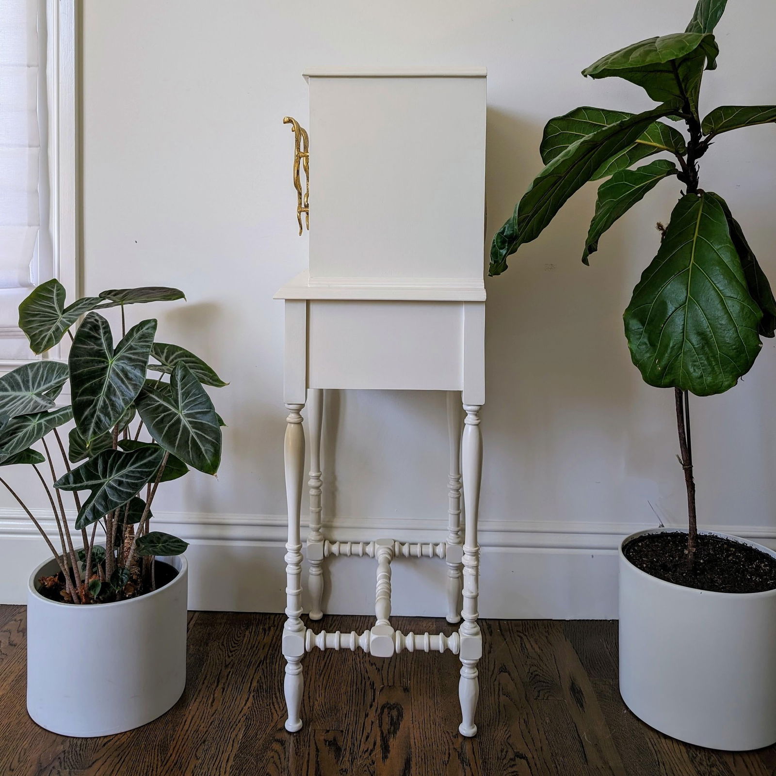 Vintage White Cocktail Cabinet or Dry Bar - 10