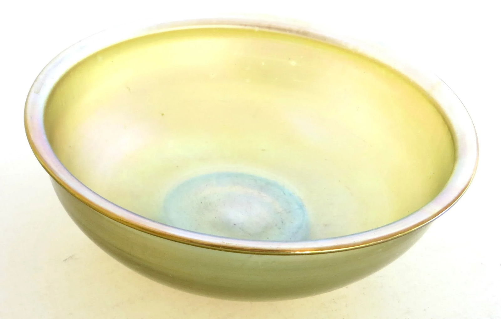 Lime Green Favrile Glass Fruit Bowl by Tiffany New York, Circa 1910 - 2