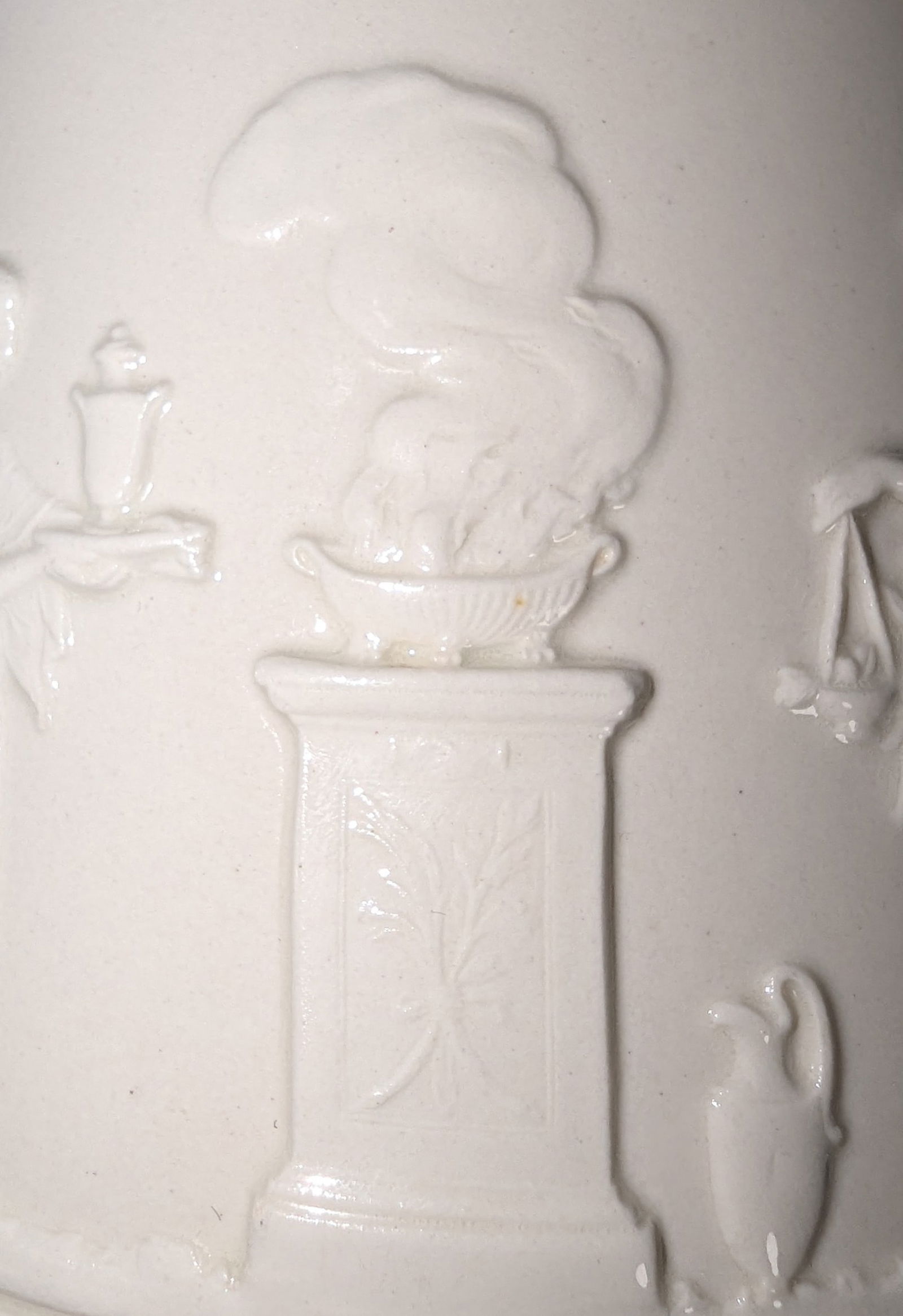 1940s Wedgwood Queensware Trojan Jug - 7