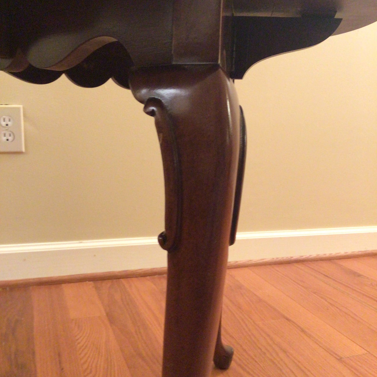 1990s Hickory Chair Drop Leaf Handkerchief Side Table - 4