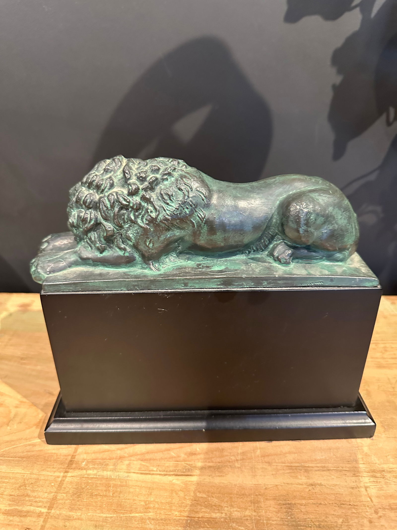 1970s Vintage Bronze Lion Desk Sculpture - 2