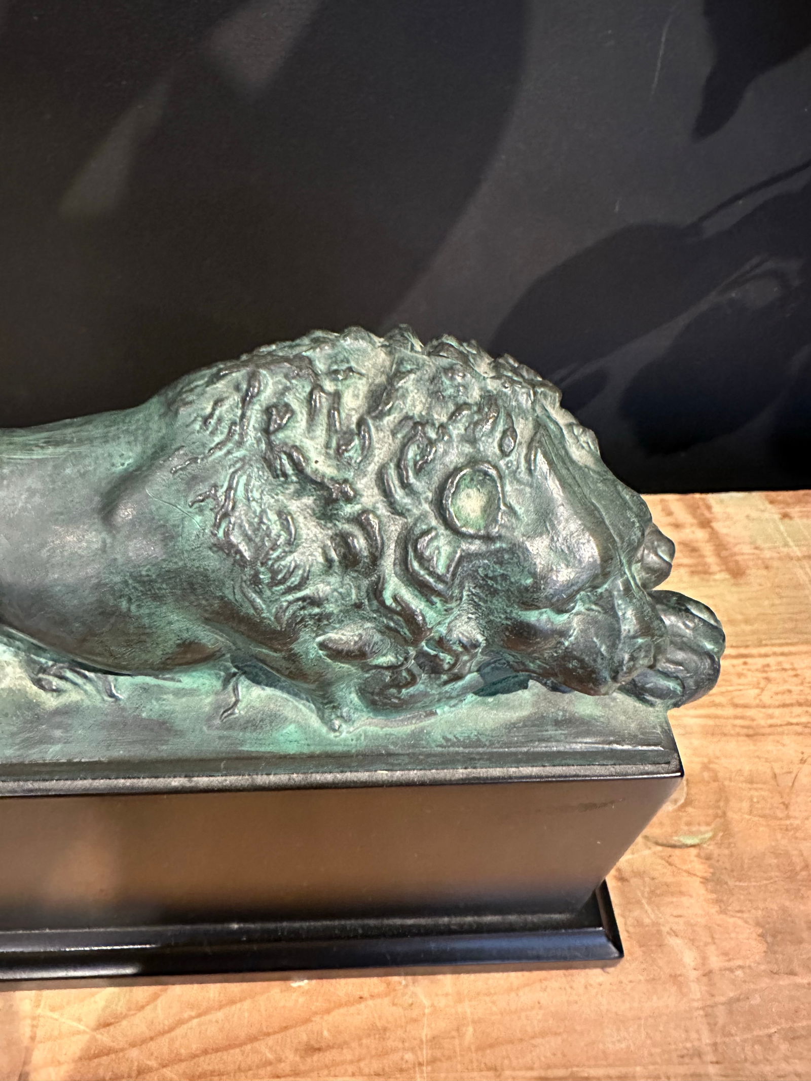 1970s Vintage Bronze Lion Desk Sculpture - 5